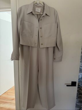 Aritzia pant Suit (Wilfred Jacket and The Effortless Pants) light taupe